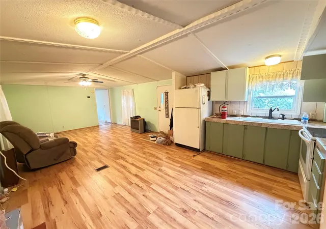 Photo 4 of Single family home for sale at 418 Green Valley Rd, Leicester, NC 28748 | MLS# 4427857 | Listing updated on 2026-10-03