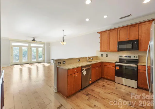 Photo 4 of Condo for sale at 812 Cotton Gin Aly, Davidson, NC 28036 | MLS# 4427862 | Listing updated on 2026-09-28