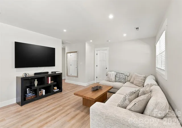 Photo 3 of Single family home for sale at 1208 Tarrington Ave, Charlotte, NC 28205 | MLS# 4427867 | Listing updated on 2026-10-06
