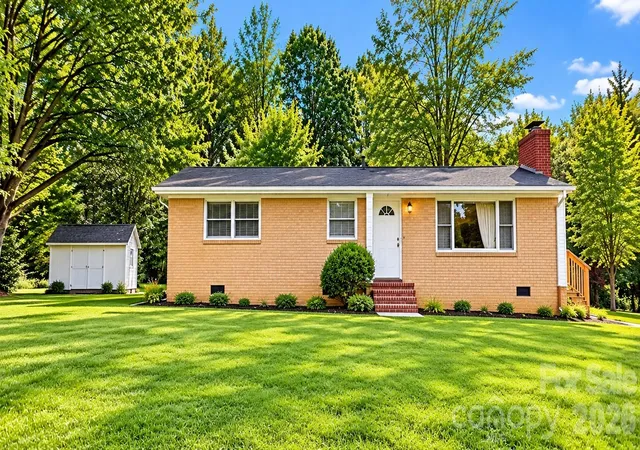 Photo 1 of Single family home for sale at 1104 Stagecoach Rd, Gastonia, NC 28052 | MLS# 4427875 | Listing updated on 2026-09-30