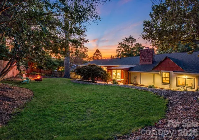 Photo 3 of Single family home for sale at 5 W Maple Dr, Asheville, NC 28805 | MLS# 4427878 | Listing updated on 2026-10-02