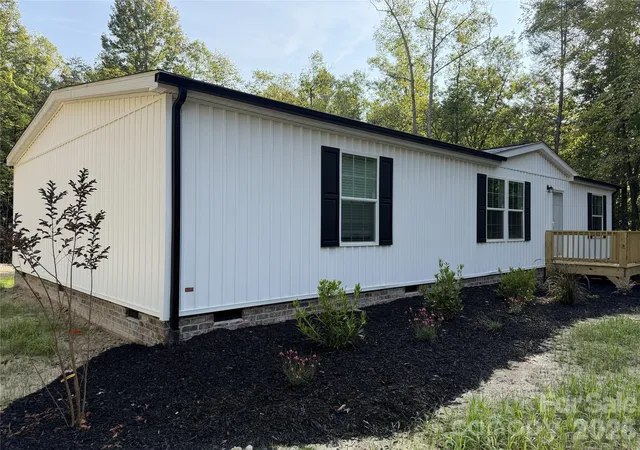 Photo 3 of Single family home for sale at 3716 Piney Rd, Morganton, NC 28655 | MLS# 4427879 | Listing updated on 2026-09-26