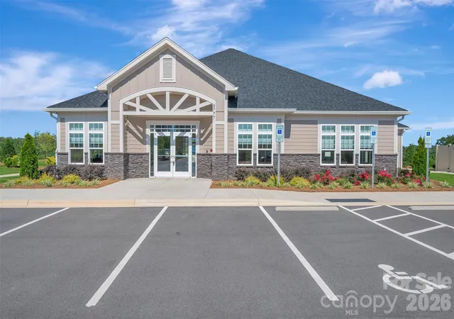 Photo 4 of Single family home for sale at 8886 Visgrove Dr, Sherrills Ford, NC 28673 | MLS# 4427881 | Listing updated on 2026-10-05