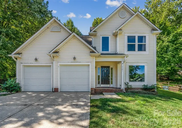 Single family home for sale at 3301 Rillet Ct, Charlotte, NC 28269 | MLS# 4427883