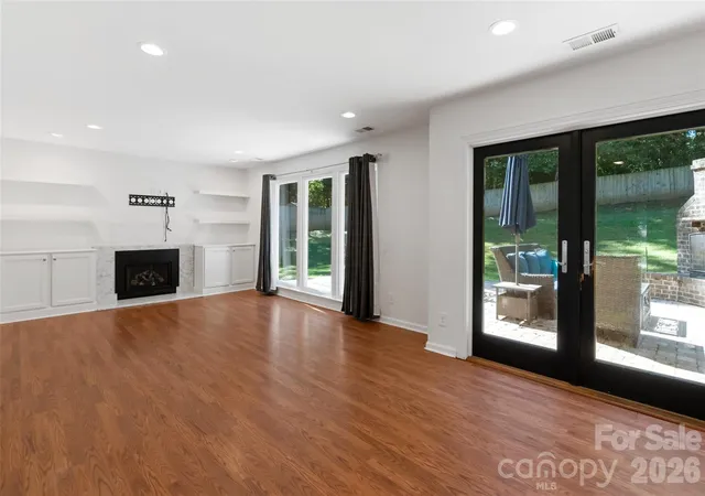 Photo 4 of Single family home for sale at 3301 Rillet Ct, Charlotte, NC 28269 | MLS# 4427883 | Listing updated on 2026-10-07
