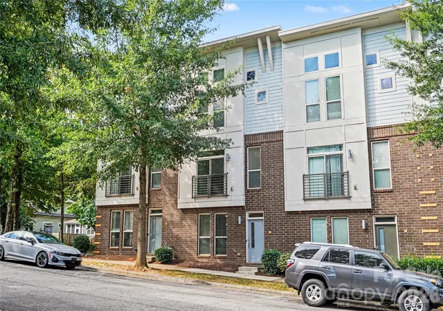 Photo 2 of Townhouse for sale at 3509 Artists Way, Charlotte, NC 28205 | MLS# 4427885 | Listing updated on 2026-09-25