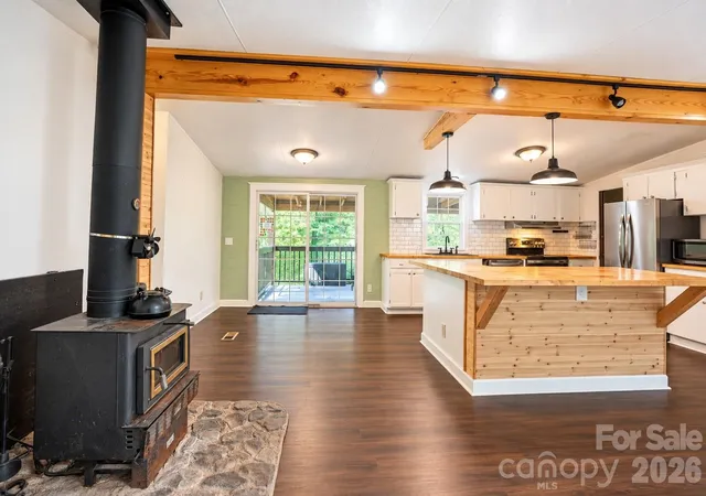 Photo 3 of Single family home for sale at 91 Walnut Dr, Leicester, NC 28748 | MLS# 4427887 | Listing updated on 2026-10-01
