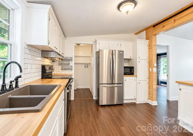 Photo 3 of Single family home for sale at 91 Walnut Dr, Leicester, NC 28748 | MLS# 4427887 | Listing updated on 2026-10-01