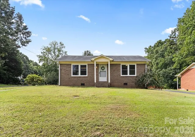 Photo 3 of Single family home for sale at 417 W Buckoak St, Stanley, NC 28164 | MLS# 4427888 | Listing updated on 2026-09-26