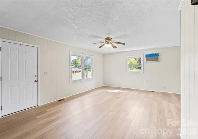Photo 4 of Single family home for sale at 417 W Buckoak St, Stanley, NC 28164 | MLS# 4427888 | Listing updated on 2026-09-26