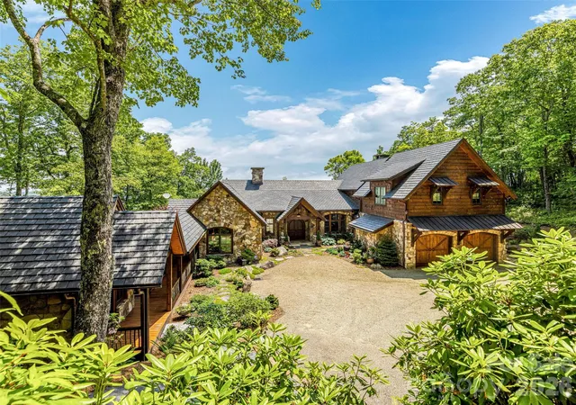 Photo 1 of Single family home for sale at 1914 Toxaway Dr, Lake Toxaway, NC 28747 | MLS# 4427899 | Listing updated on 2026-09-25