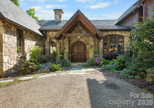 Photo 2 of Single family home for sale at 1914 Toxaway Dr, Lake Toxaway, NC 28747 | MLS# 4427899 | Listing updated on 2026-09-25