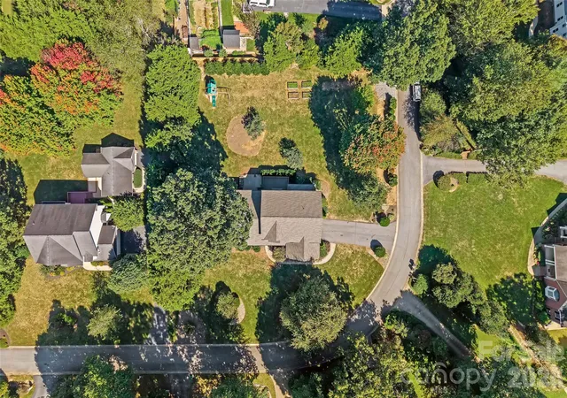 Photo 32 of Single family home for sale at 107 Berry Hl Dr, Hendersonville, NC 28791 | MLS# 4427900 | Listing updated on 2026-10-03