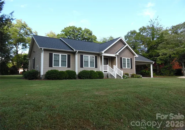 Photo 3 of Single family home for sale at 216 W 7th Street, Newton, NC 28658 | MLS# 4427905 | Listing updated on 2026-09-24