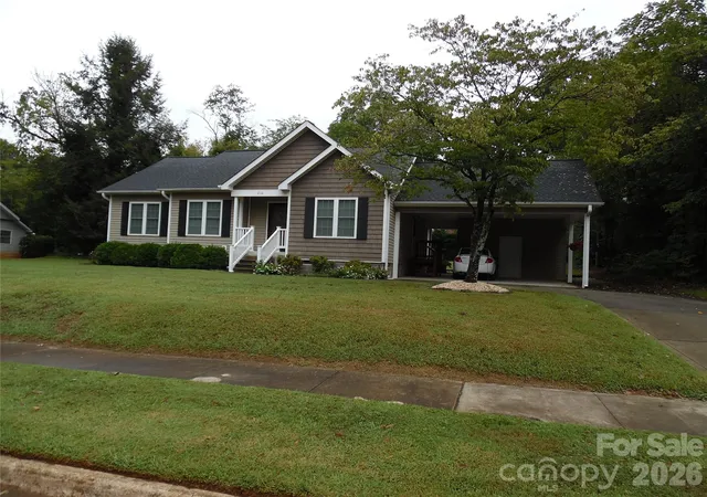 Photo 1 of Single family home for sale at 216 W 7th Street, Newton, NC 28658 | MLS# 4427905 | Listing updated on 2026-09-24