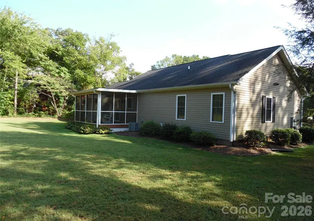 Photo 4 of Single family home for sale at 216 W 7th Street, Newton, NC 28658 | MLS# 4427905 | Listing updated on 2026-09-24