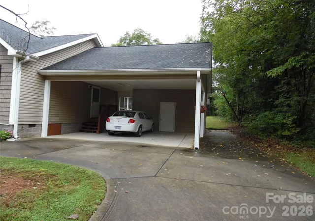 Photo 3 of Single family home for sale at 216 W 7th Street, Newton, NC 28658 | MLS# 4427905 | Listing updated on 2026-09-24