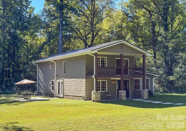 Photo 3 of Single family home for sale at 283 Robin Dr, Marion, NC 28752 | MLS# 4427914 | Listing updated on 2026-10-07