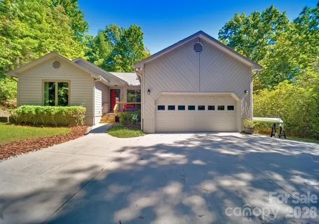 Photo 2 of Single family home for sale at 553 Soquili Dr, Brevard, NC 28712 | MLS# 4427919 | Listing updated on 2026-09-29
