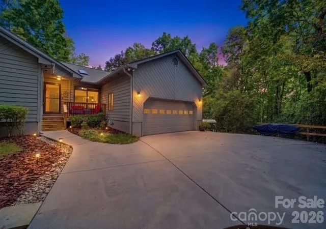Photo 3 of Single family home for sale at 553 Soquili Dr, Brevard, NC 28712 | MLS# 4427919 | Listing updated on 2026-09-29
