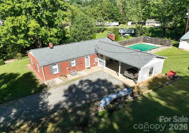 Photo 3 of Single family home for sale at 709 Berry Pl SW, Lenoir, NC 28645 | MLS# 4427927 | Listing updated on 2026-09-30