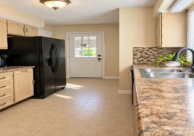 Photo 3 of Single family home for sale at 1677 Allen Ln, Conover, NC 28613 | MLS# 4427933 | Listing updated on 2026-10-08