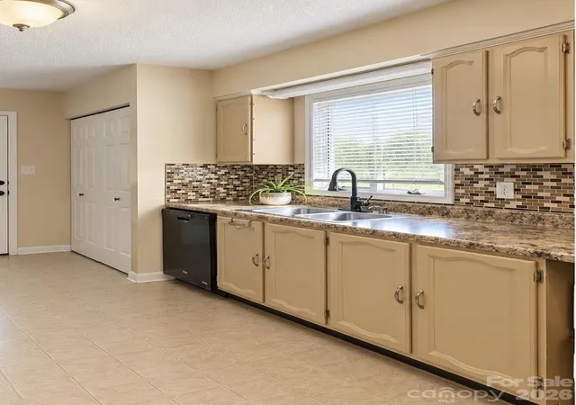 Photo 3 of Single family home for sale at 1677 Allen Ln, Conover, NC 28613 | MLS# 4427933 | Listing updated on 2026-10-08