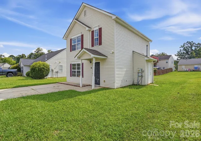 Photo 3 of Single family home for sale at 802 Almora Dr, Charlotte, NC 28216 | MLS# 4427934 | Listing updated on 2026-09-26