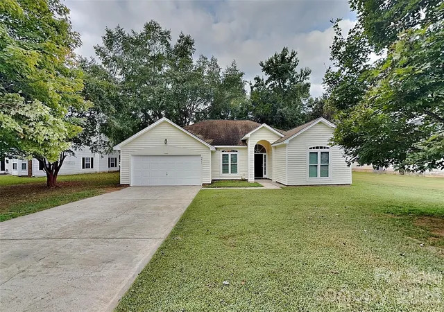 Photo 1 of Single family home for sale at 5611 Timbertop Ln, Charlotte, NC 28215 | MLS# 4427936 | Listing updated on 2026-09-24