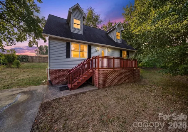Photo 1 of Single family home for sale at 861 8th Street Pl Se, Hickory, NC 28602 | MLS# 4427946 | Listing updated on 2026-09-30
