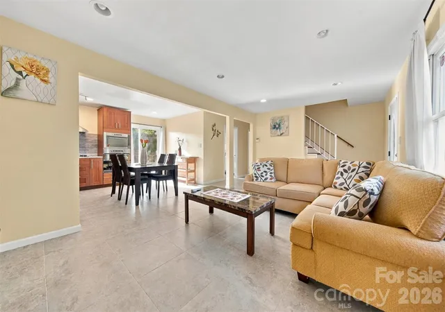 Photo 2 of Single family home for sale at 861 8th Street Pl Se, Hickory, NC 28602 | MLS# 4427946 | Listing updated on 2026-09-30