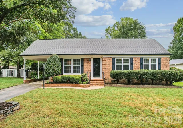 Photo 1 of Single family home for sale at 6501 Wheeler Dr, Charlotte, NC 28211 | MLS# 4427960 | Listing updated on 2026-10-05