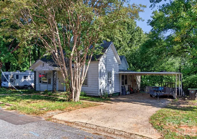 Photo 2 of Single family home for sale at 117 Mitchell St, Salisbury, NC 28144 | MLS# 4427966 | Listing updated on 2026-10-05