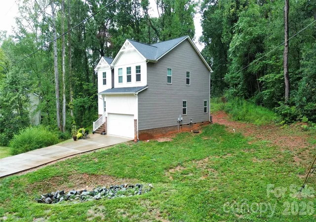 Photo 2 of Single family home for sale at 975 General Hoke Dr, Lincolnton, NC 28092 | MLS# 4427991 | Listing updated on 2026-09-24