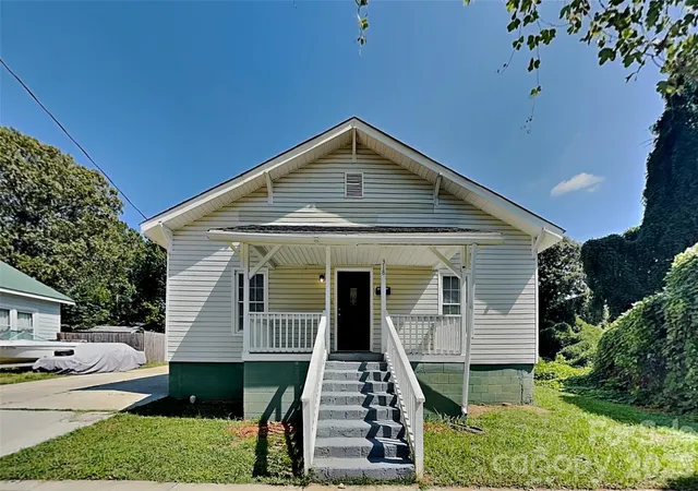 Photo 1 of Single family home for sale at 318 Bruce Ave, Mooresville, NC 28115 | MLS# 4428004 | Listing updated on 2026-09-24