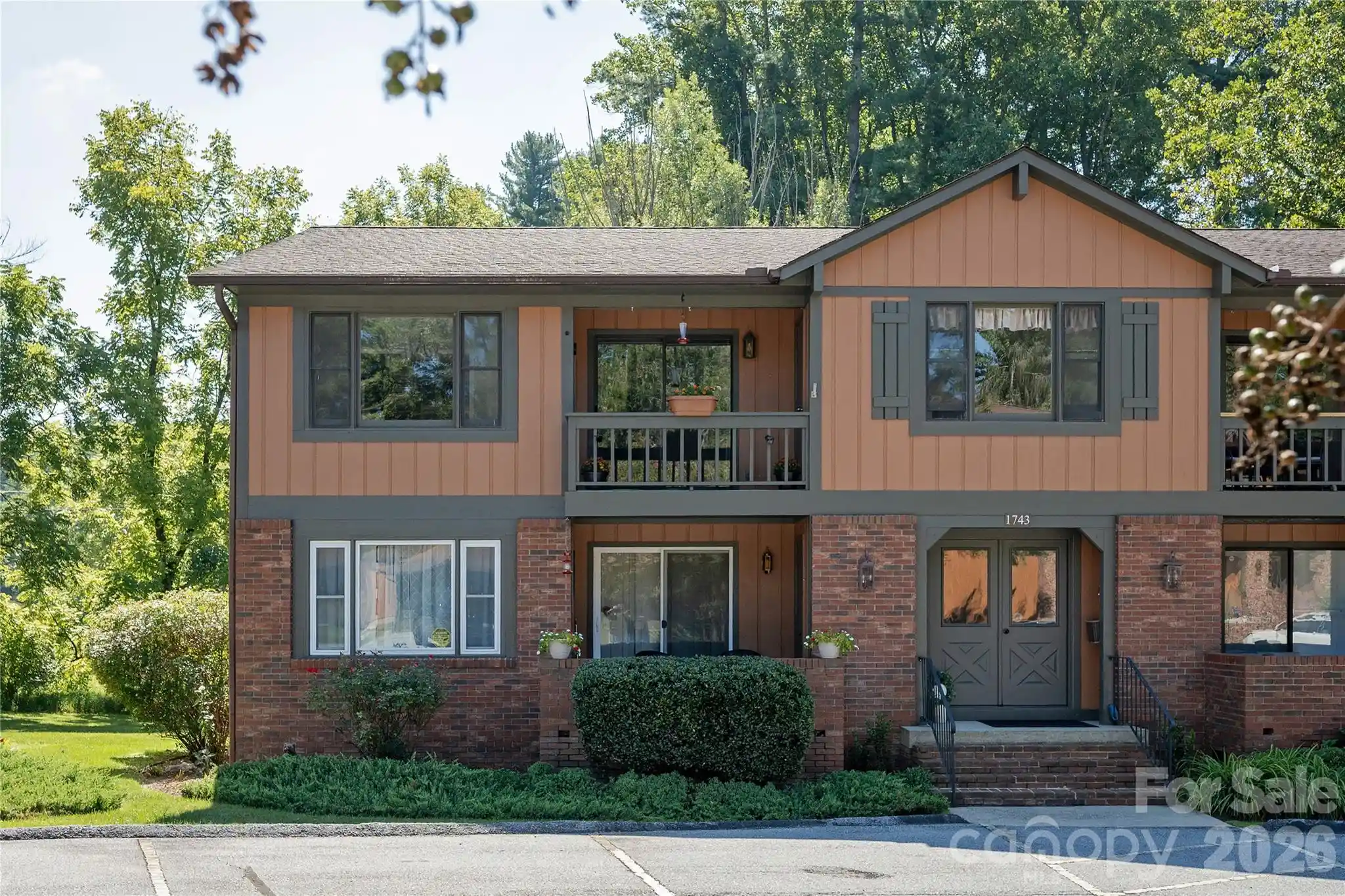 Listing Photo 2 - Condo for sale in 1743 Haywood Manor Rd located at 1743 Haywood Manor Rd, Hendersonville, NC 28791 - Unit 1743 Haywood Manor Rd