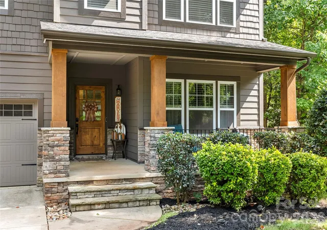 Photo 3 of Single family home for sale at 1324 Huntcliff Dr, Waxhaw, NC 28173 | MLS# 4428016 | Listing updated on 2026-10-07
