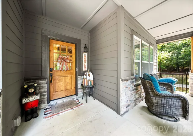 Photo 3 of Single family home for sale at 1324 Huntcliff Dr, Waxhaw, NC 28173 | MLS# 4428016 | Listing updated on 2026-10-07