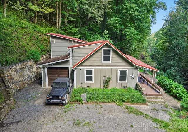 Single family home for sale at 16 Wits End Way, Waynesville, NC 28785 | MLS# 4428017
