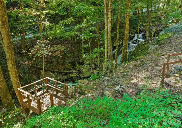 Photo 4 of Single family home for sale at 16 Wits End Way, Waynesville, NC 28785 | MLS# 4428017 | Listing updated on 2026-10-02