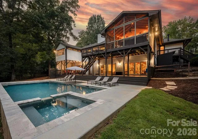 Photo 2 of Sale Pending at 3525 Windbluff Dr, Charlotte, NC 28277 | MLS# 4428020 | Listing updated on 2026-10-12