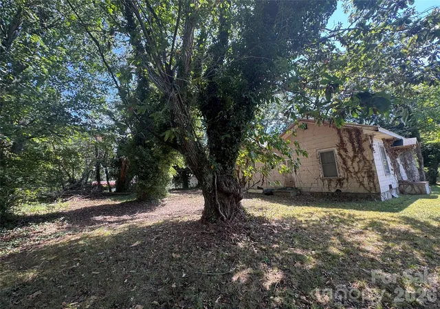 Photo 2 of Single family home for sale at 408 E Davidson Ave, Gastonia, NC 28054 | MLS# 4428025 | Listing updated on 2026-10-09