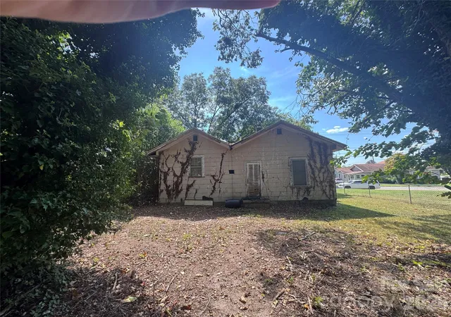 Photo 3 of Single family home for sale at 408 E Davidson Ave, Gastonia, NC 28054 | MLS# 4428025 | Listing updated on 2026-10-09