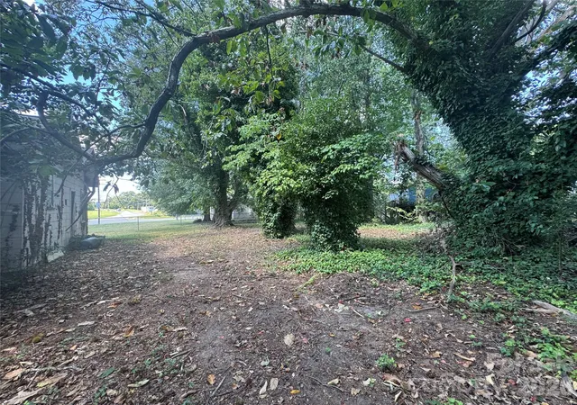Photo 4 of Single family home for sale at 408 E Davidson Ave, Gastonia, NC 28054 | MLS# 4428025 | Listing updated on 2026-10-09