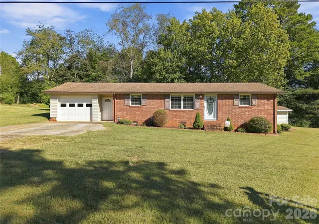 Photo 2 of Single family home for sale at 129 Automotive Ln, Hickory, NC 28601 | MLS# 4428027 | Listing updated on 2026-10-05