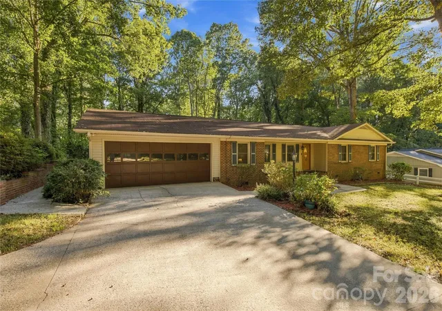 Photo 3 of Single family home for sale at 2604 Shearer Dr, Statesville, NC 28625 | MLS# 4428031 | Listing updated on 2026-10-06