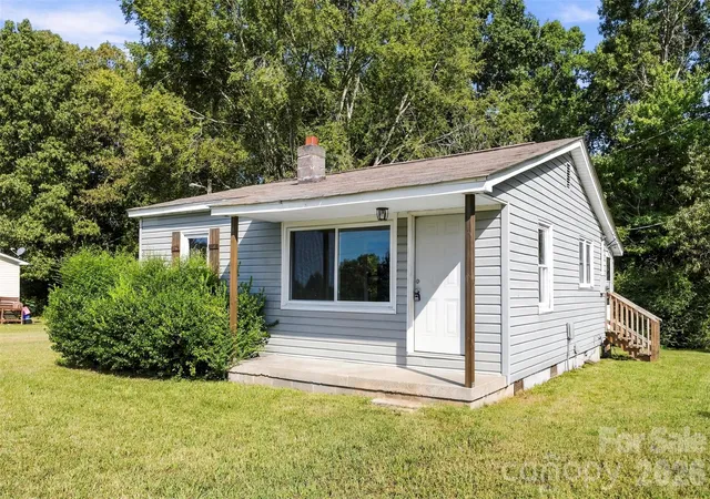 Photo 3 of Sale Pending at 3732 Jenkins Rd, Clover, SC 29710 | MLS# 4428049 | Listing updated on 2026-09-29
