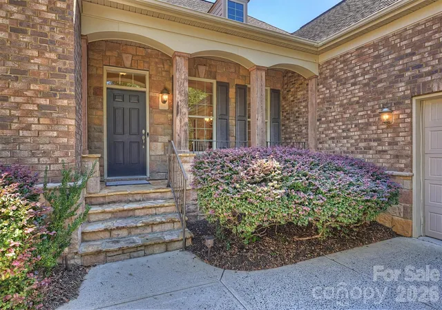Photo 3 of Sale Pending at 7325 Edenbridge Ln, Charlotte, NC 28226 | MLS# 4428053 | Listing updated on 2026-10-07