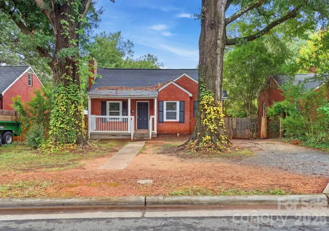 Photo 1 of Single family home for sale at 3129 Mathis Dr, Charlotte, NC 28208 | MLS# 4428061 | Listing updated on 2026-09-26