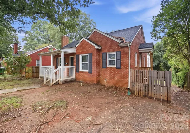 Photo 3 of Single family home for sale at 3129 Mathis Dr, Charlotte, NC 28208 | MLS# 4428061 | Listing updated on 2026-09-26